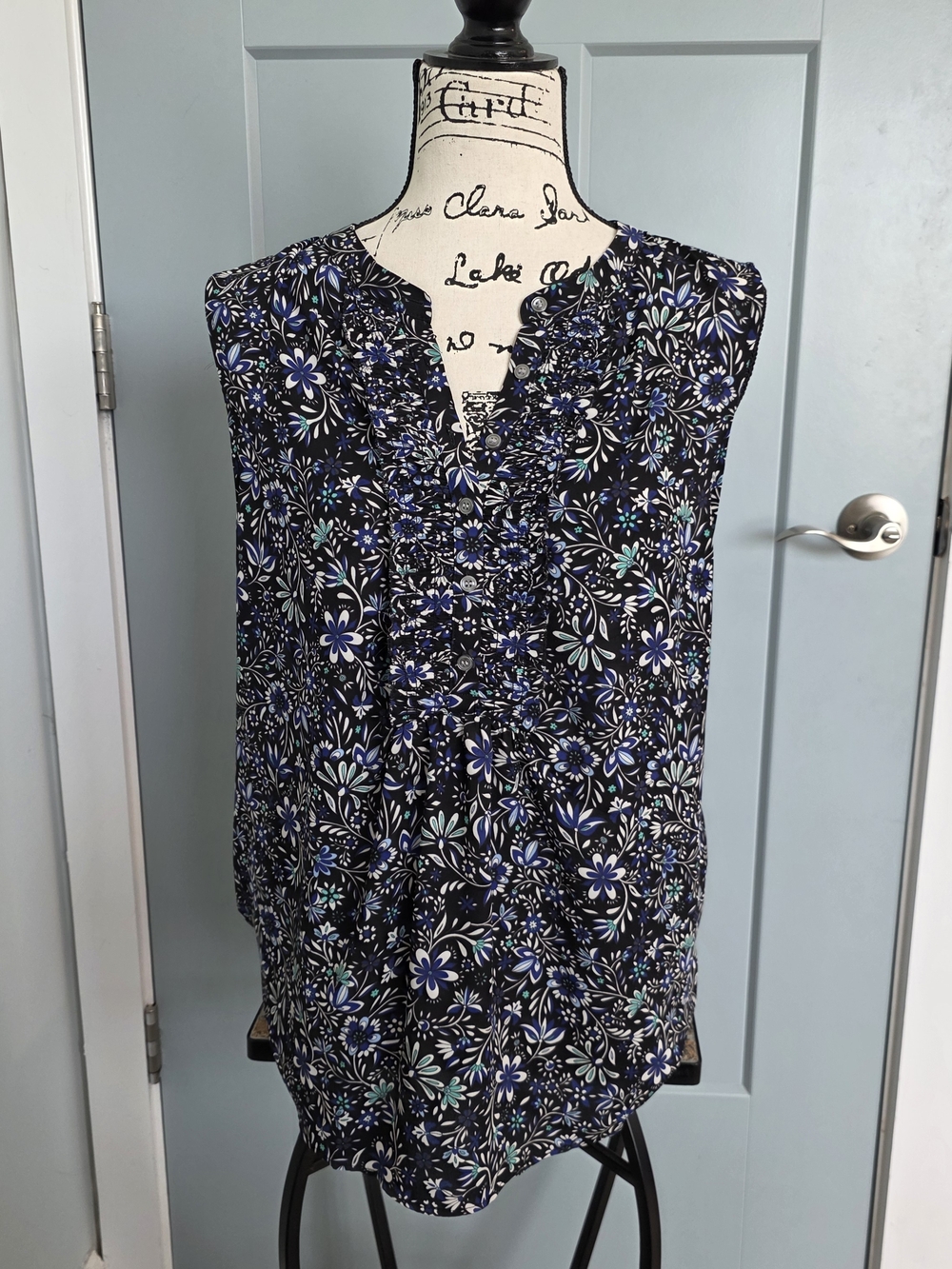 LOFT Floral Ruffle Button Up Tank Top Size Large